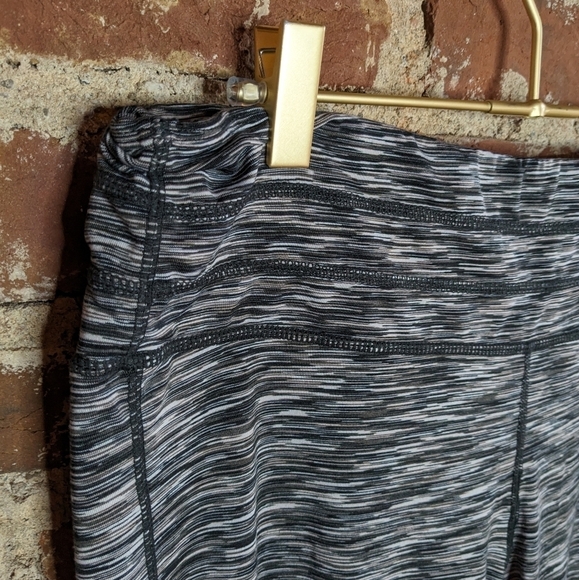 32 Degrees Cool Large Black, Brown, & White  Abstract Striped Leggings - Picture 2 of 7